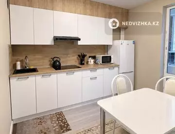2-комнатная квартира, этаж 8 из 16, 49 м², миниатюра 4