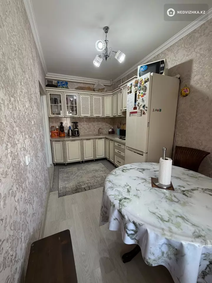 3-комнатная квартира, этаж 2 из 9, 88 м², фотография 2