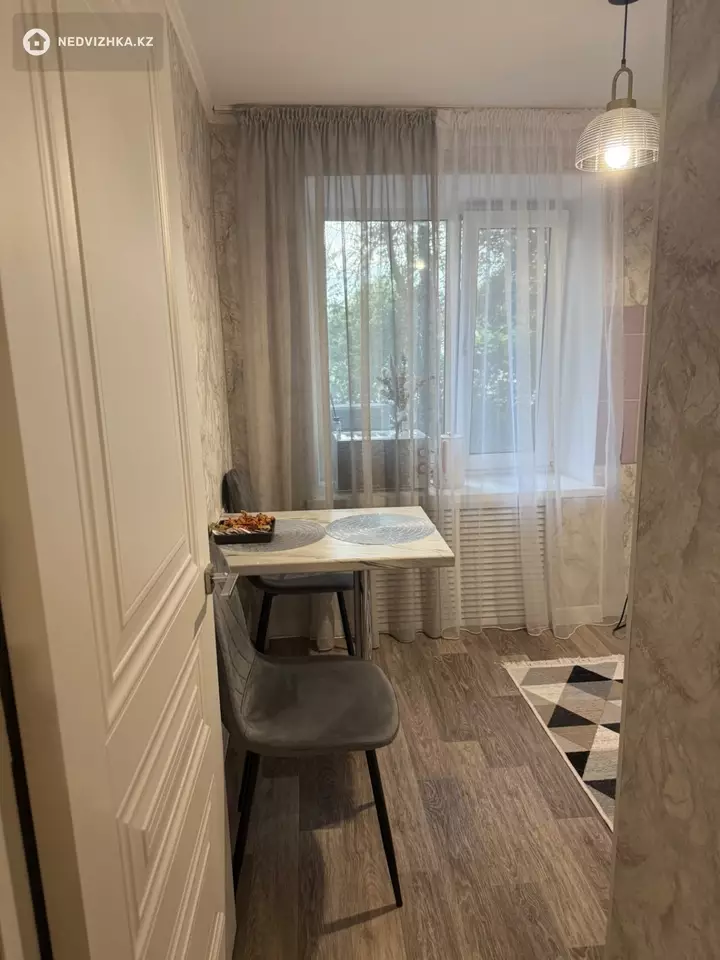 1-комнатная квартира, этаж 2 из 5, 42 м², Посуточно, фотография 4