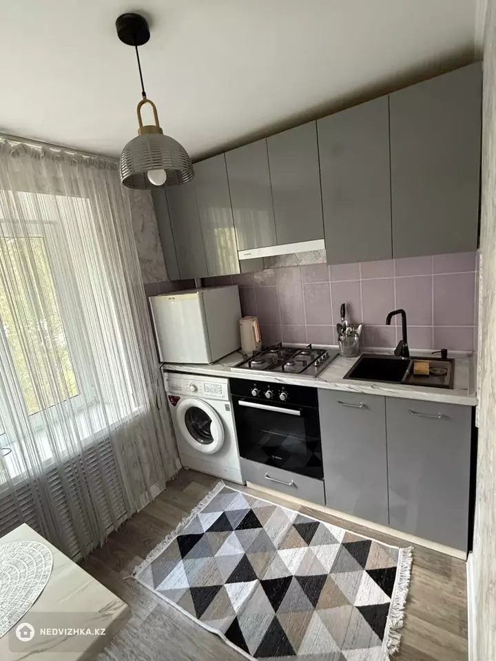 1-комнатная квартира, этаж 2 из 5, 42 м², Посуточно, фотография 5