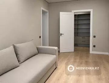 2-комнатная квартира, этаж 2 из 18, 50 м², миниатюра 1