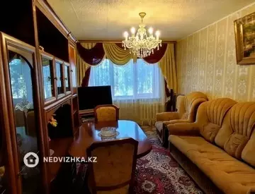 3-комнатная квартира, этаж 4 из 5, 64 м², миниатюра 3