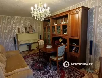 3-комнатная квартира, этаж 4 из 5, 64 м², миниатюра 2