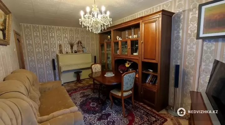 3-комнатная квартира, этаж 4 из 5, 64 м², фотография 2