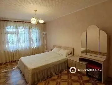 3-комнатная квартира, этаж 4 из 5, 64 м², миниатюра 4