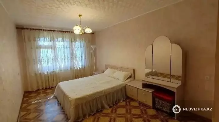3-комнатная квартира, этаж 4 из 5, 64 м², фотография 4