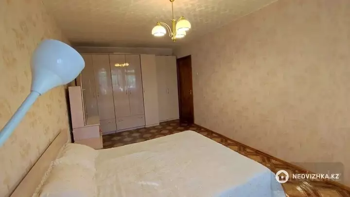 3-комнатная квартира, этаж 4 из 5, 64 м², фотография 5