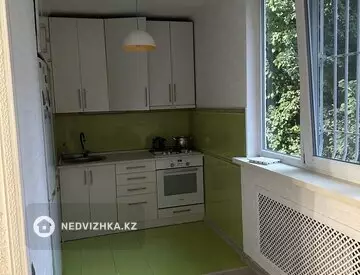 3-комнатная квартира, этаж 3 из 5, 75 м², Посуточно