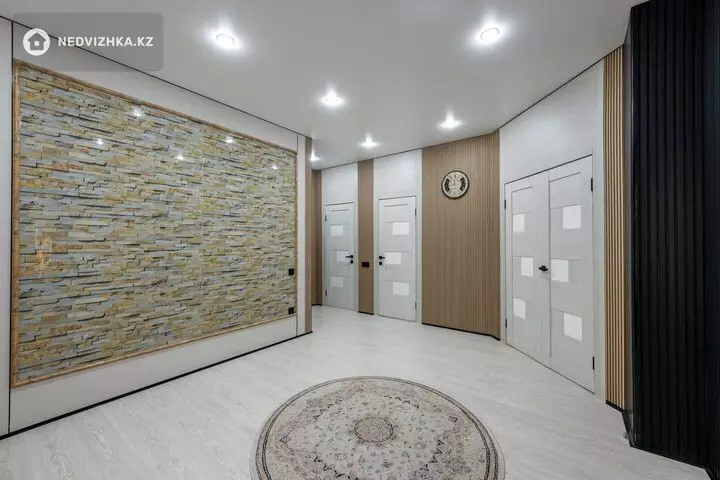 3-комнатная квартира, этаж 8 из 10, 75 м², фотография 2