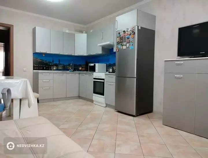 2-комнатная квартира, этаж 10 из 11, 78 м², фотография 4