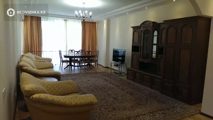 3-комнатная квартира, этаж 19 из 20, 186 м², На длительный срок, фотография 2