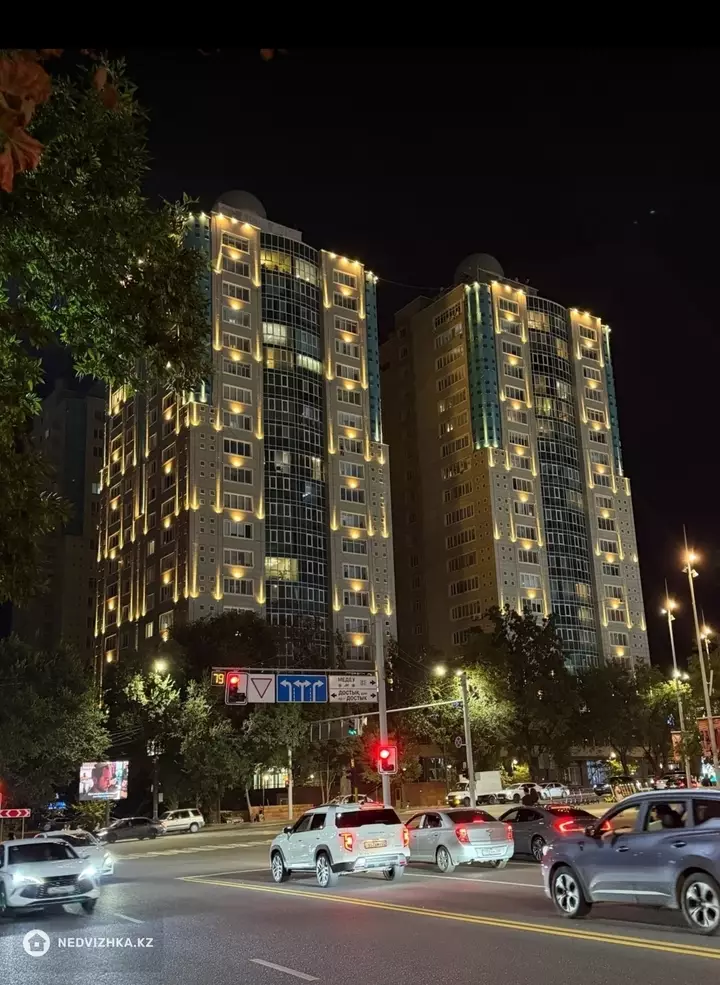 3-комнатная квартира, этаж 19 из 20, 186 м², На длительный срок, фотография 3