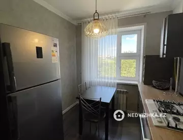 3-комнатная квартира, этаж 4 из 9, 63 м², миниатюра 1