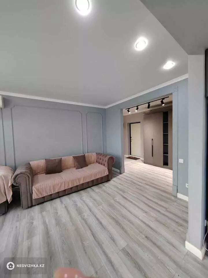 2-комнатная квартира, этаж 9 из 10, 64 м², фотография 5