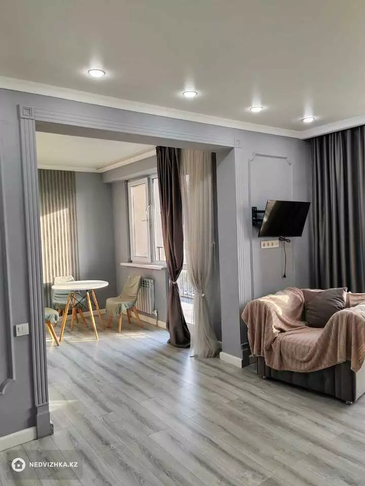 2-комнатная квартира, этаж 9 из 10, 64 м², фотография 2