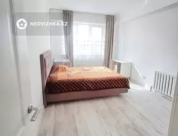 2-комнатная квартира, этаж 4 из 9, 74 м², миниатюра 2