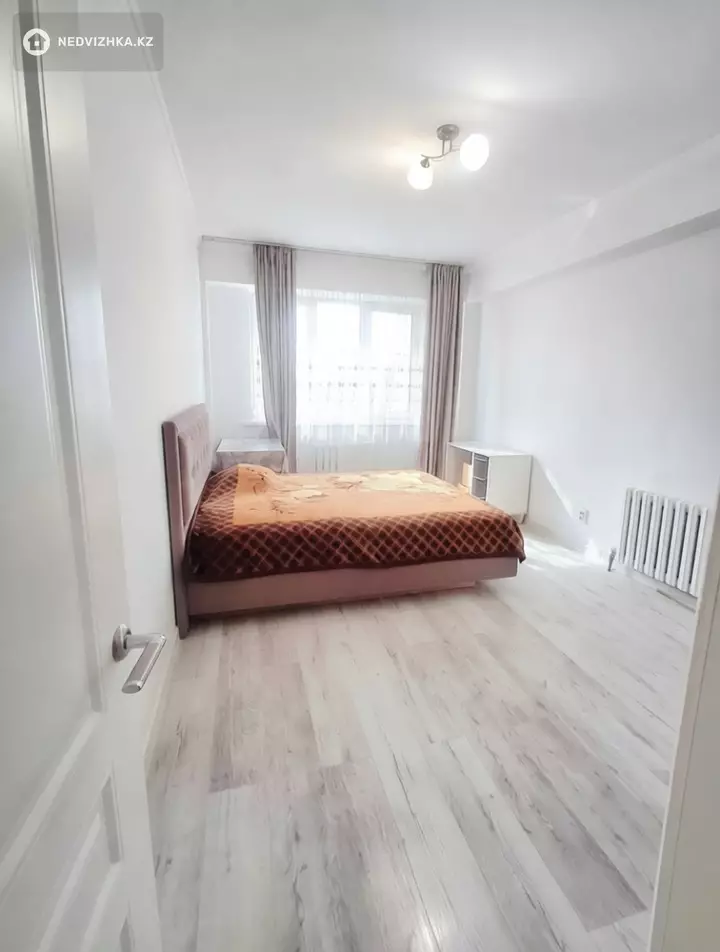 2-комнатная квартира, этаж 4 из 9, 74 м², фотография 2