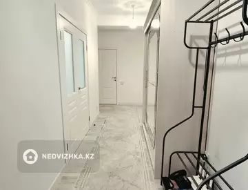 2-комнатная квартира, этаж 4 из 9, 74 м², миниатюра 3