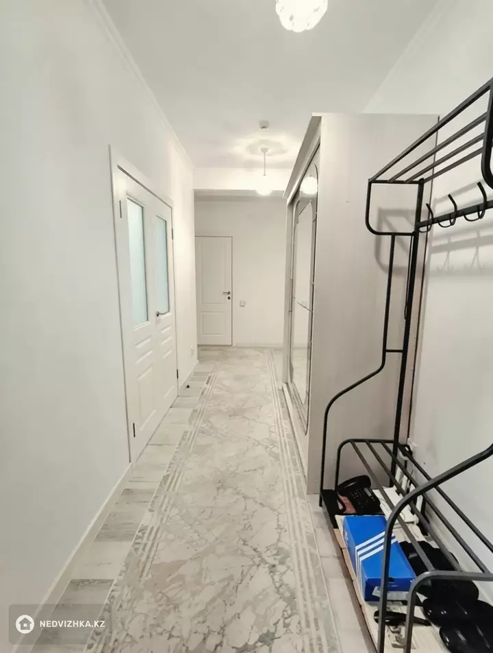 2-комнатная квартира, этаж 4 из 9, 74 м², фотография 3
