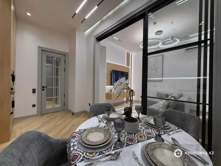 1-комнатная квартира, этаж 8 из 18, 60 м², Посуточно, фотография 3