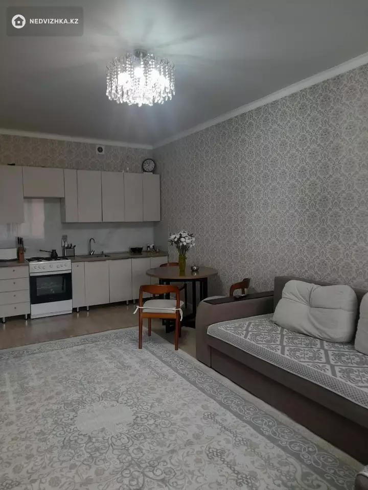 1-комнатная квартира, этаж 4 из 5, 90 м², фотография 2