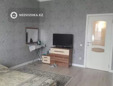 1-комнатная квартира, этаж 4 из 5, 90 м²