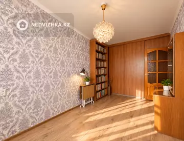 3-комнатная квартира, этаж 3 из 5, 71 м², миниатюра 4