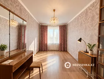 3-комнатная квартира, этаж 3 из 5, 71 м², миниатюра 1