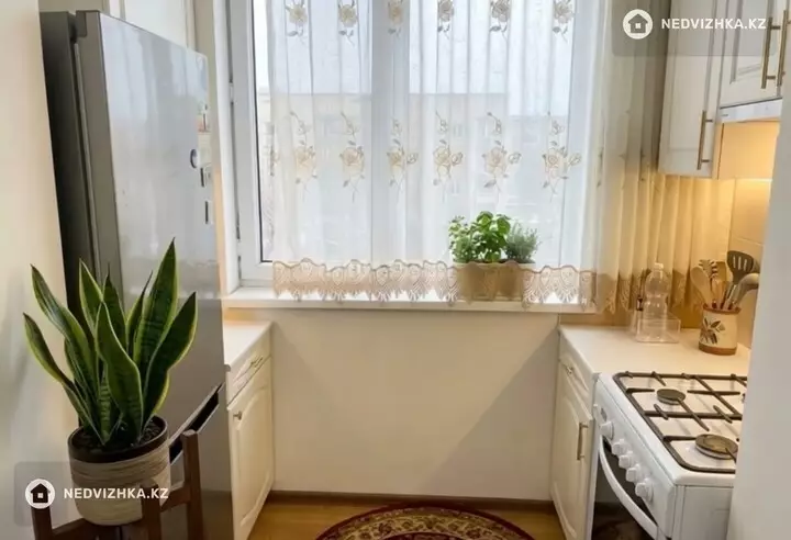 4-комнатная квартира, этаж 4 из 5, 90 м², фотография 3