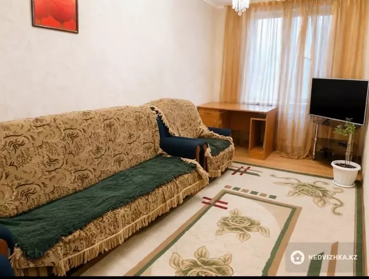 4-комнатная квартира, этаж 4 из 5, 90 м²