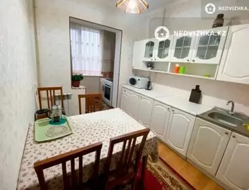 4-комнатная квартира, этаж 4 из 5, 90 м², миниатюра 2