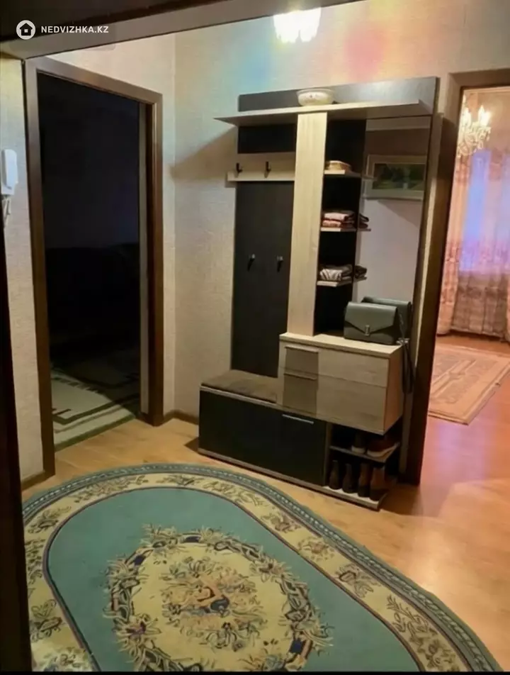 4-комнатная квартира, этаж 4 из 5, 90 м², фотография 4