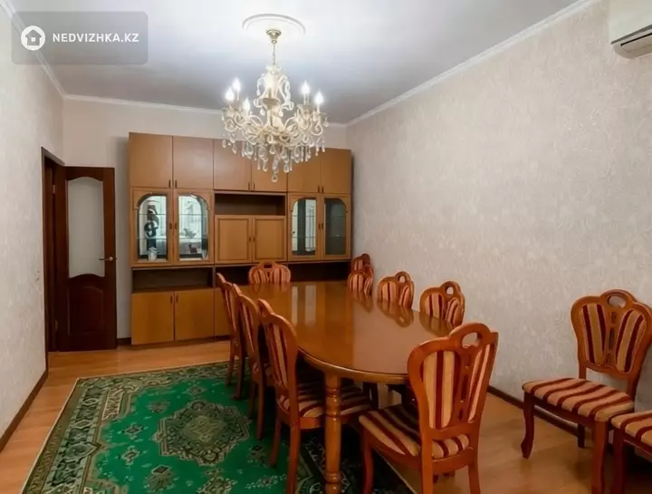 4-комнатная квартира, этаж 4 из 5, 90 м², фотография 5