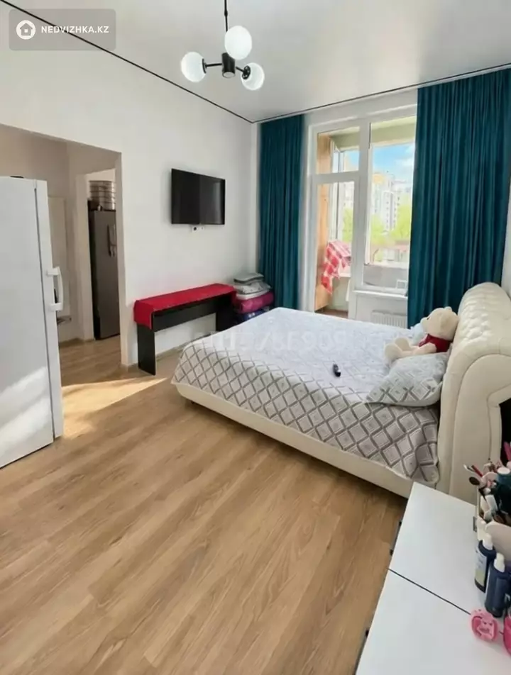 1-комнатная квартира, этаж 2 из 10, 39 м², фотография 2