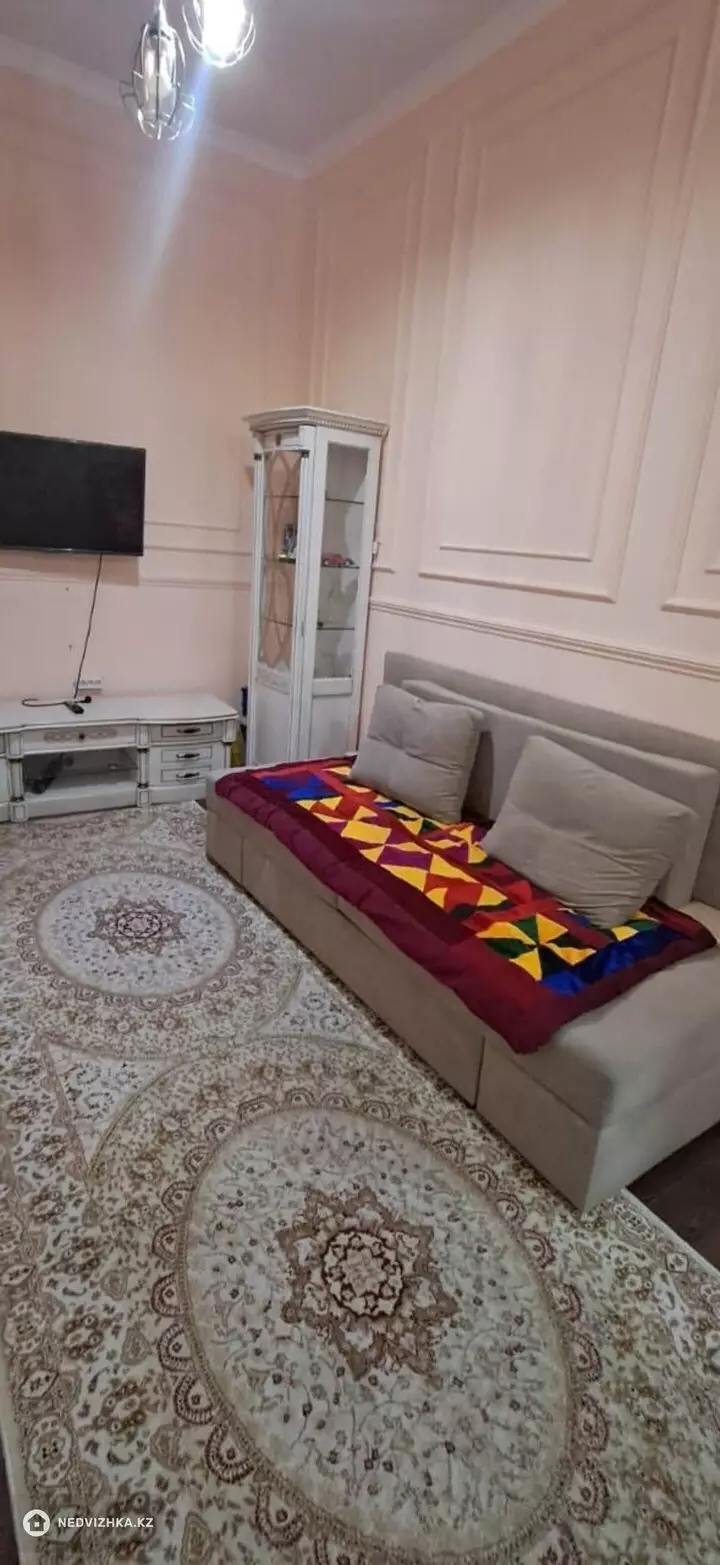 4-комнатная квартира, этаж 2 из 12, 105 м², На длительный срок, фотография 3