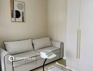 1-комнатная квартира, этаж 7 из 18, 40 м², Посуточно