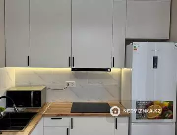1-комнатная квартира, этаж 7 из 18, 40 м², Посуточно