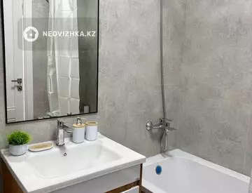 1-комнатная квартира, этаж 7 из 18, 40 м², Посуточно, миниатюра 8