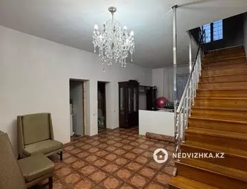 5-комнатный дом, 4 соток, 222 м²