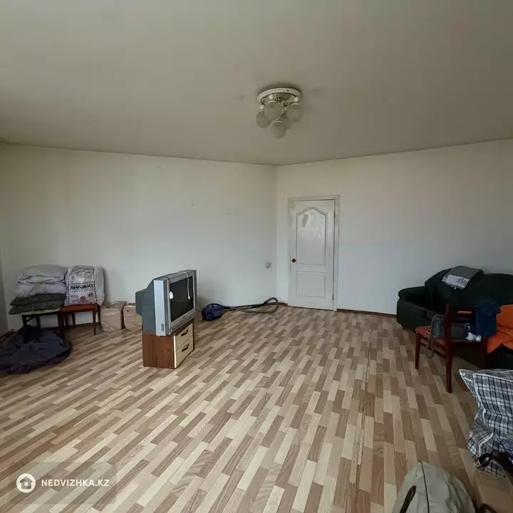 3-комнатная квартира, этаж 9 из 9, 108 м², фотография 2