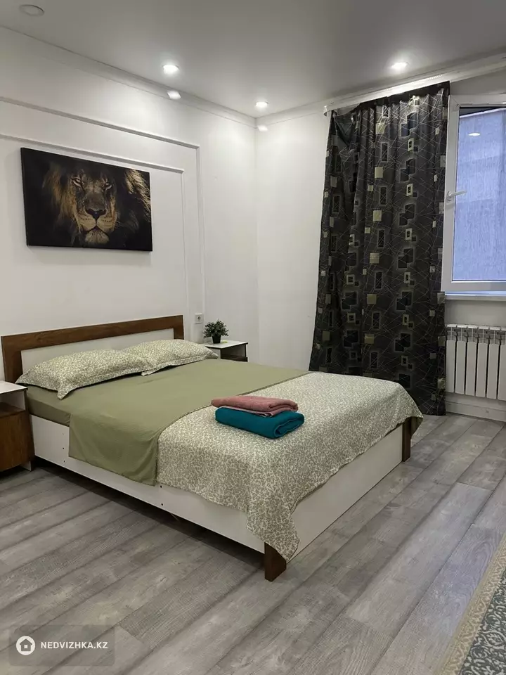 1-комнатная квартира, этаж 4 из 10, 42 м², Посуточно, фотография 3