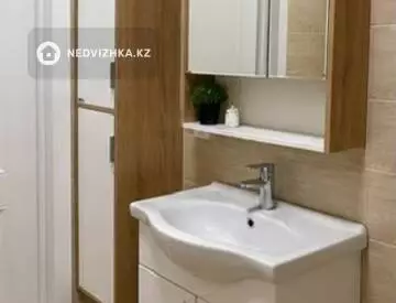 2-комнатная квартира, этаж 11 из 18, 42 м², Посуточно