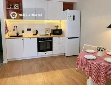 2-комнатная квартира, этаж 7 из 18, 42 м², Посуточно
