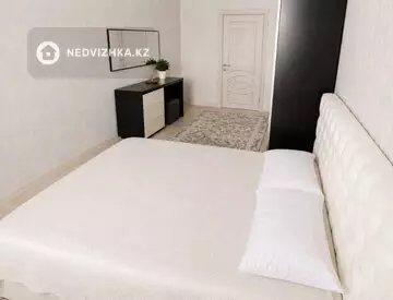 4-комнатная квартира, этаж 13 из 19, 140 м², Посуточно