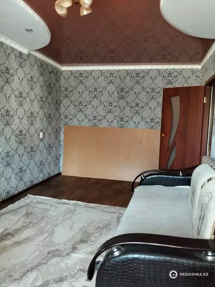 1-комнатная квартира, этаж 3 из 5, 37 м²