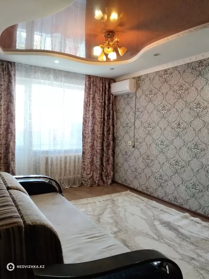 1-комнатная квартира, этаж 3 из 5, 37 м², фотография 2