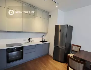3-комнатная квартира, этаж 5 из 18, 85 м², На длительный срок, миниатюра 1