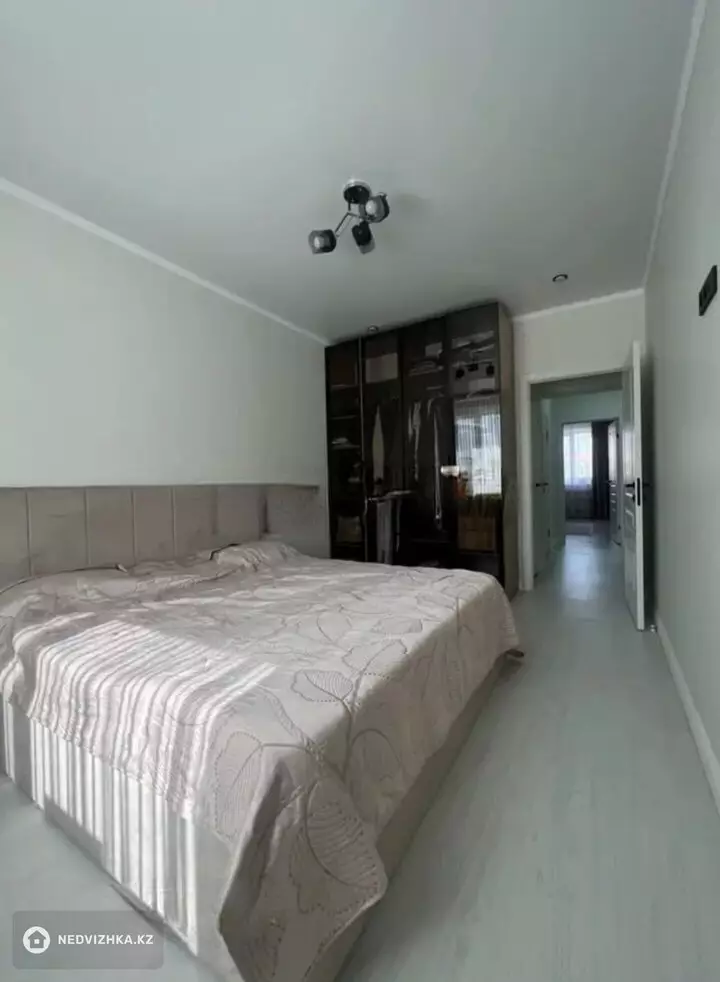3-комнатная квартира, этаж 2 из 9, 70 м², фотография 2