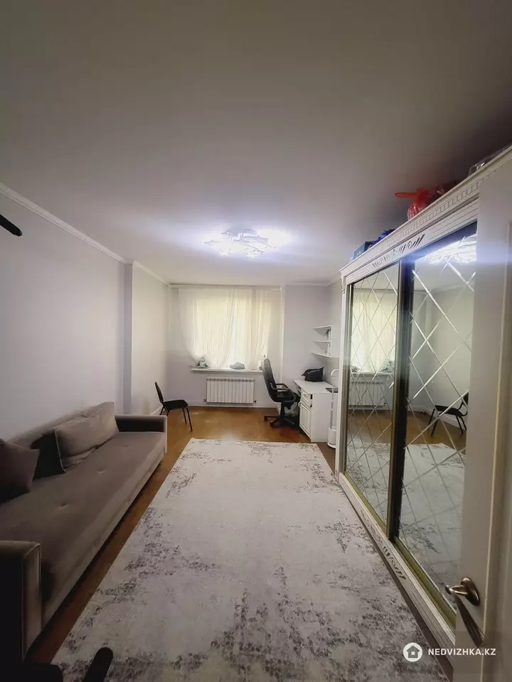 4-комнатная квартира, этаж 5 из 9, 165 м², фотография 2