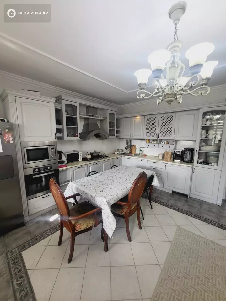 4-комнатная квартира, этаж 5 из 9, 165 м²